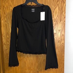 ReoRia Black Lace-Trim Long Sleeve Tee